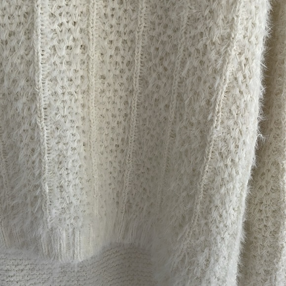 Derek❤️heart white fuzzy sweater. Size large - Picture 5 of 8